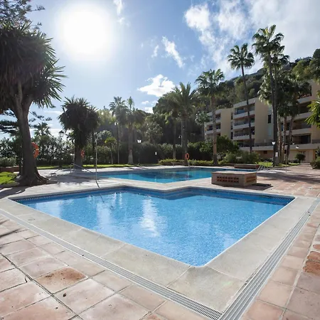 En Primera Linea De Playa Con Piscina Apartment